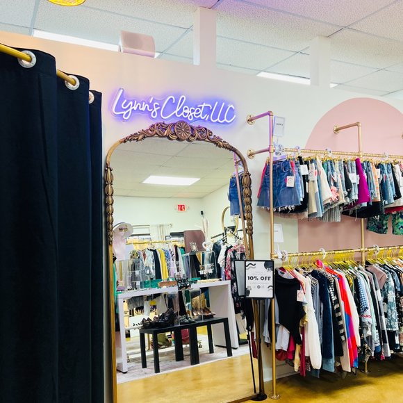 LYNN'S CLOSET, LLC - Picture 6 of 16